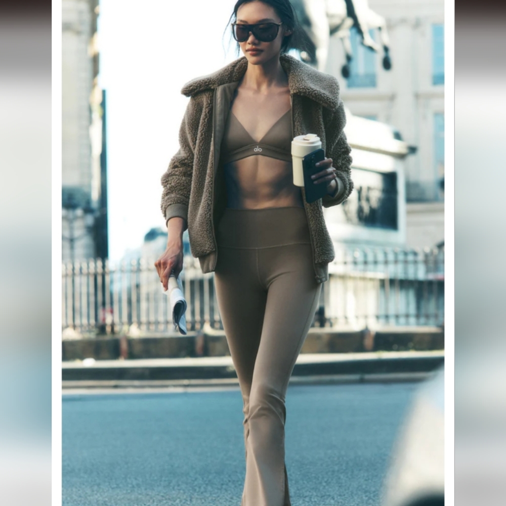 ALO Yoga🤎 NEW COLOR DROP Light Cocca Airbrush High-Waist Bootleg - Picture 8 of 9